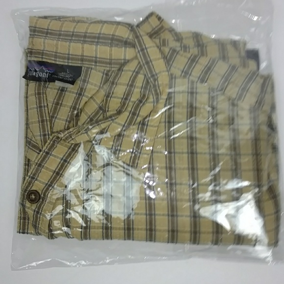 SOLD 4 Patagonia Men's L Button Up Shirts  - Picture 4 of 5